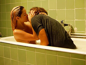 Ana De Armas Sex In A Bath Tub In Por Un Punado De Besos