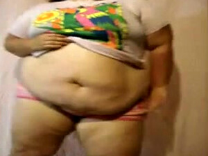 Disgusting Obese Harlot Tries To Dance For Me On Webcam