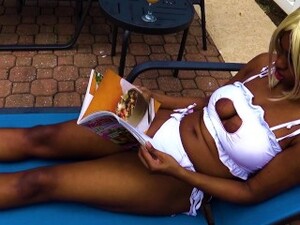 Getting Naked After Hanging Out In The Swimming Pool, Ebony Babe Msnovember