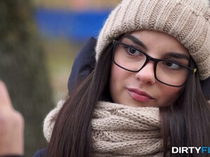 Shy Nerdy Brunet Bell Knock Gives A Blowjob And Gets Laid On The First Date