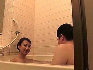 Lucky Guy Gets A Perfect Blowjob From A Perfect Babe In The Bathtub