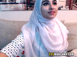 Amateur Beautiful Big Ass Arab Teen Camgirl Posing In Front Of The Webcam